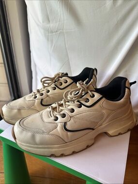 Zara Cream and Black Women's Chunky Lace-Up Sneakers